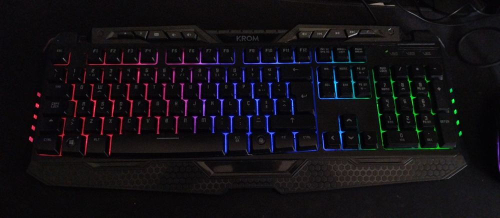 Teclado gamer com led RGB