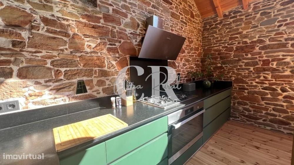 Casa de Pedra Renovada, Ruínas, Riacho, Poços e 15.570m2 de Terreno na