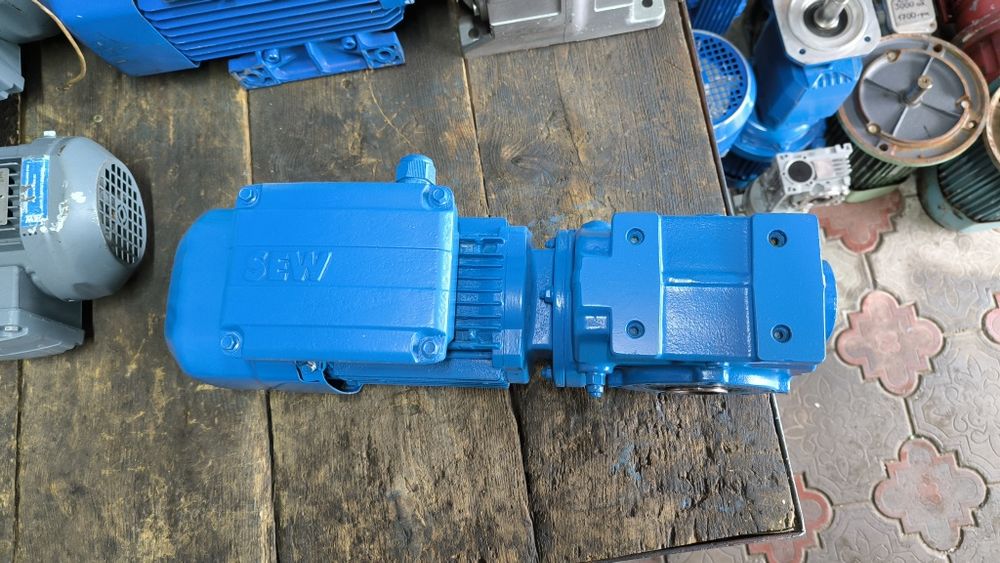 0,37 квт 60 об. Мотор редуктор з тормозом. Моторедуктор.