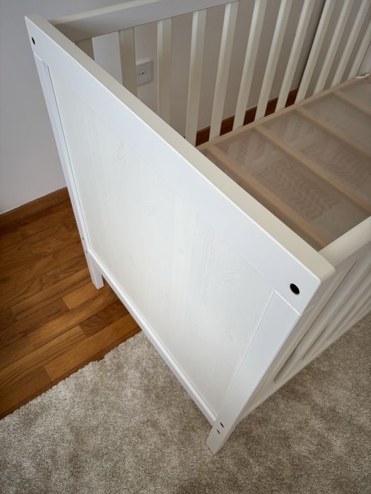 Berço Sundvik com colchão Jätterrött