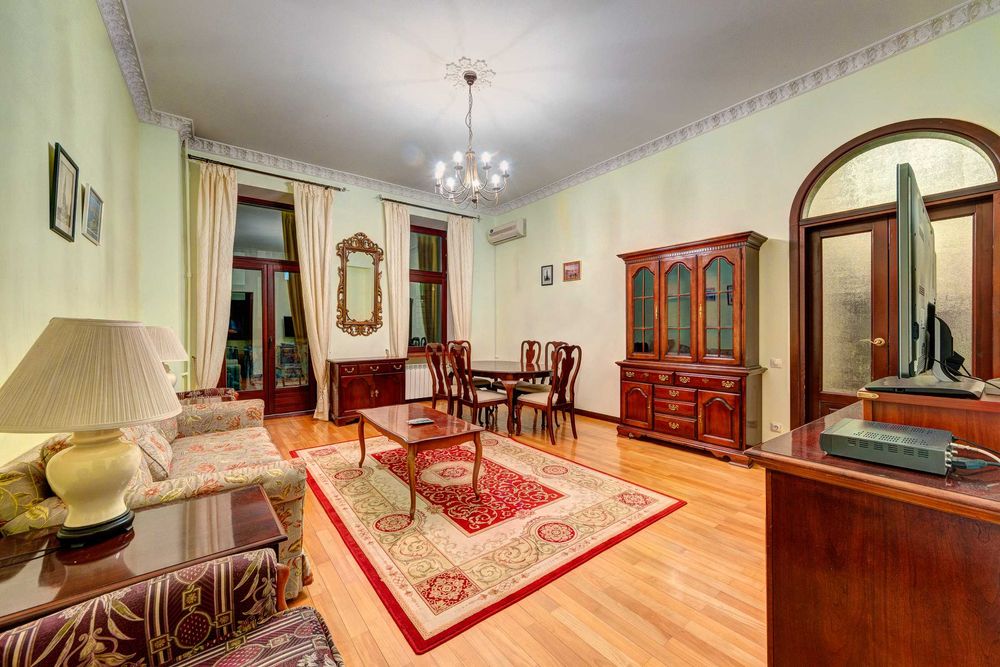 Подобова оренда 4-к квартири поруч з м. Палац Спорту (Печерський р-н)