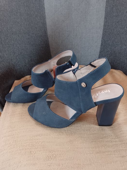 Buty sandały na koturnach