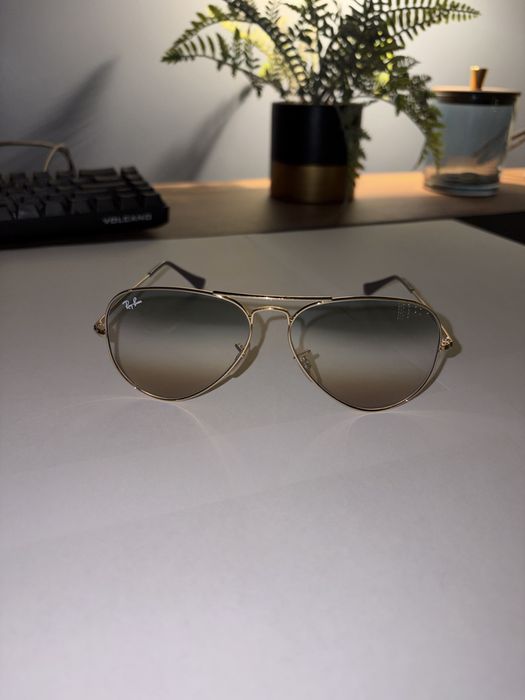 RayBan Aviator shades