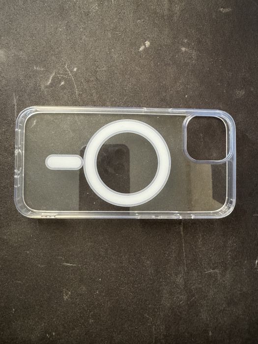 Чехол на iPhone 14
