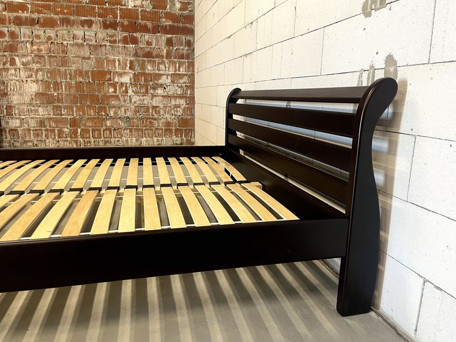 Ліжко двоспальне деревʼяне, матрац новий двоспальний до ліжка з дерева