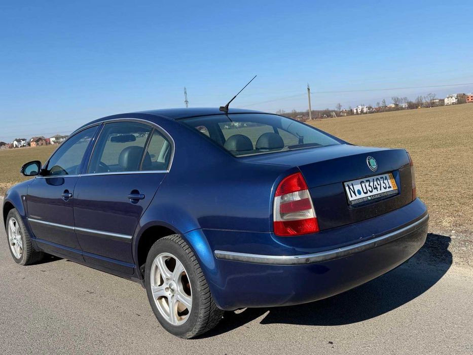 Skoda Superb седан,