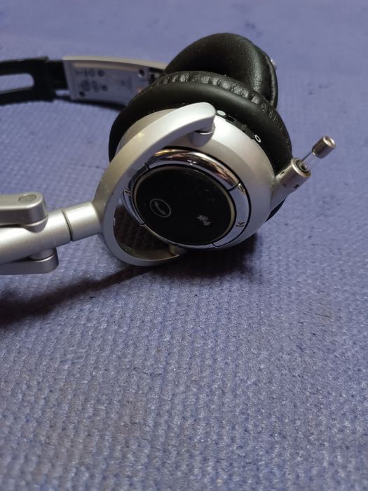 Наушники Plantronics P590.