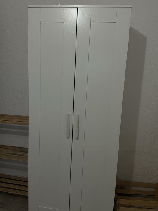 Cama e guarda roupa branco