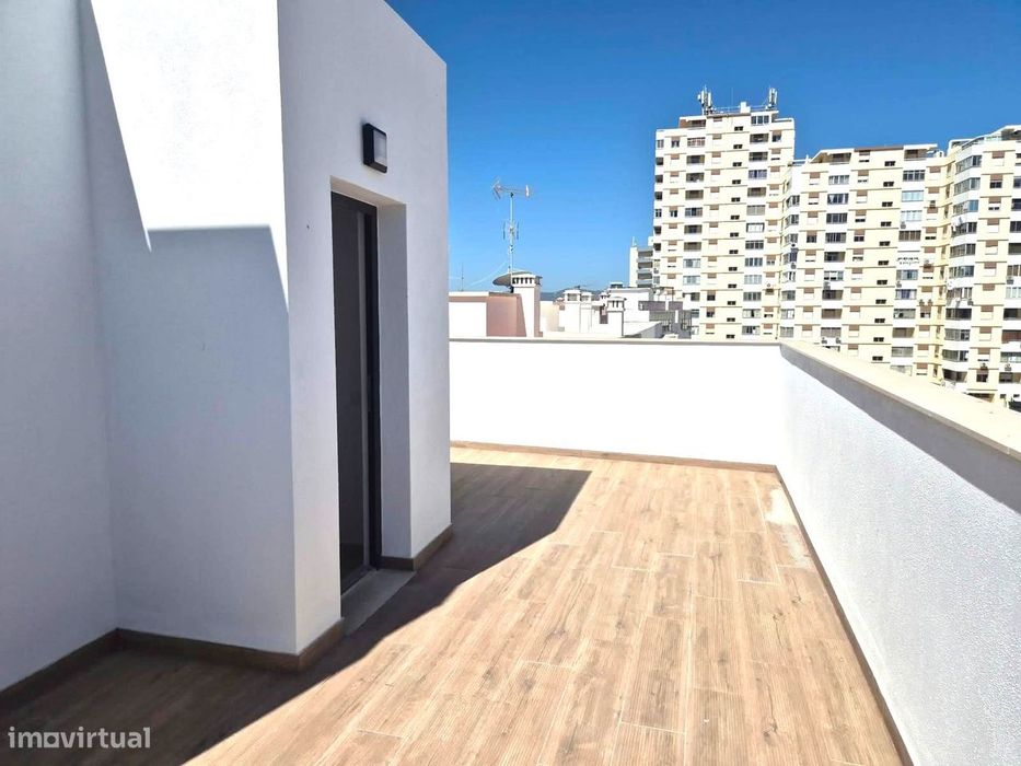 Penthouse T2 nova com garagem em Faro