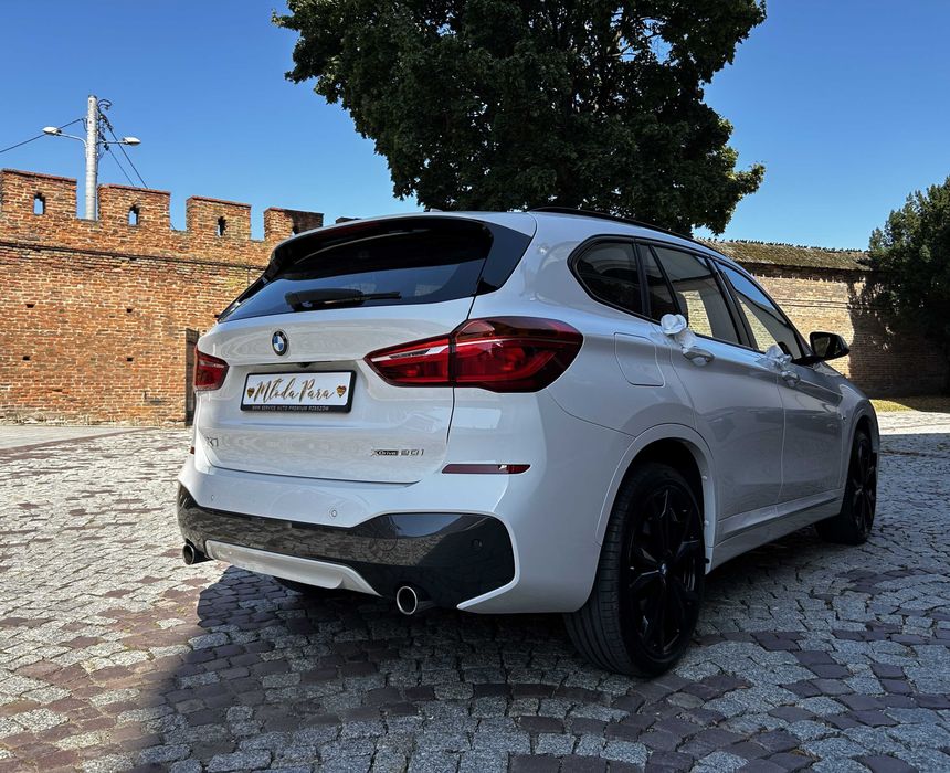 Auto do ślubu białe BMW na uroczystość wesele