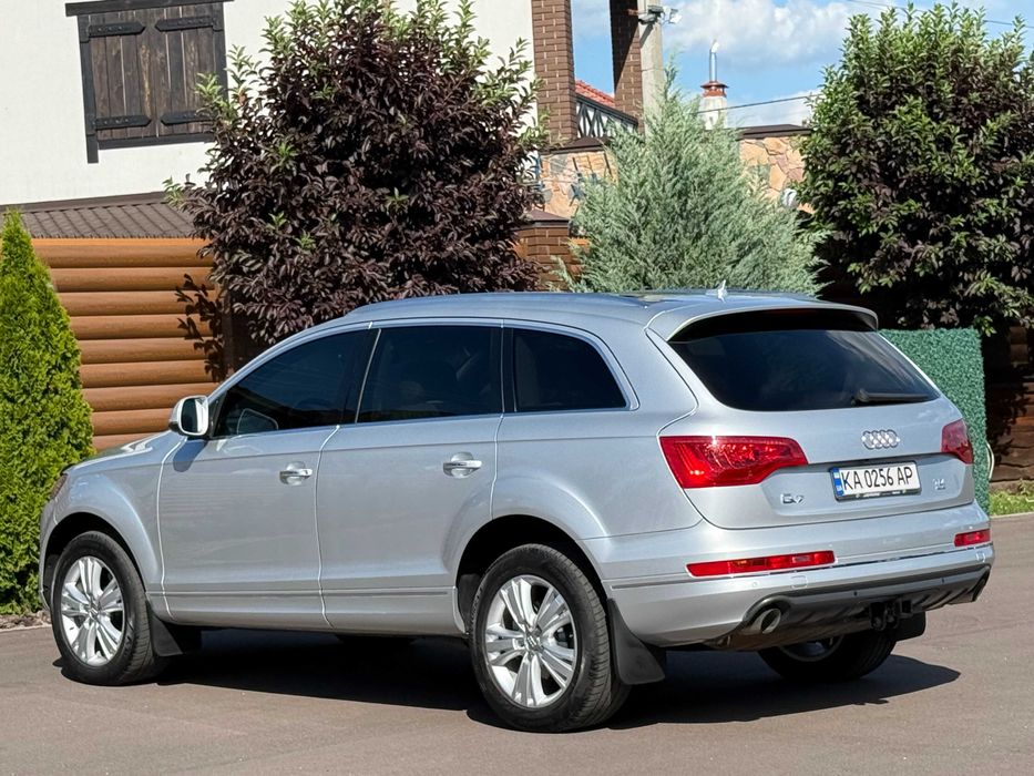 Audi Q7 3,0 Дизель 7 місць Гарний стан