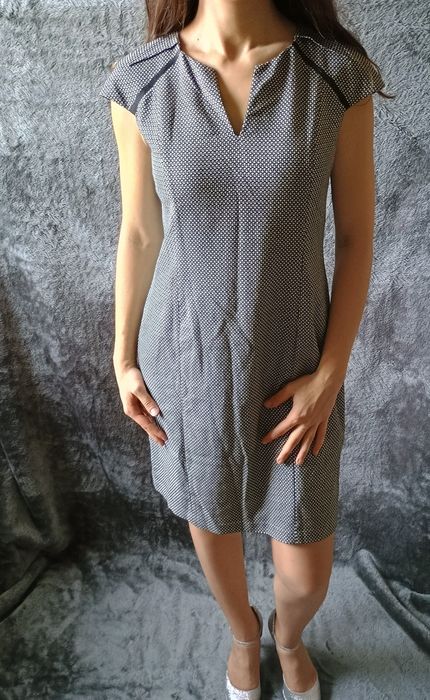 Elegancka sukienka biurowa