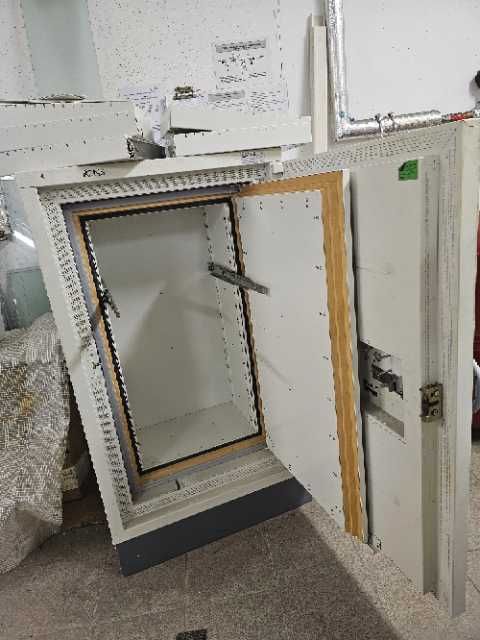 Szafa pancerna / sejf / Rack 19" / 18U / Gawerski