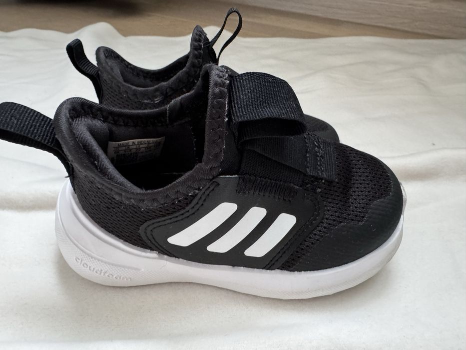 Кросівки adidas 22 розмір ( супер мʼякі )