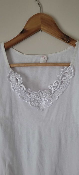 Bluzeczka z delikatnym dekoltem
