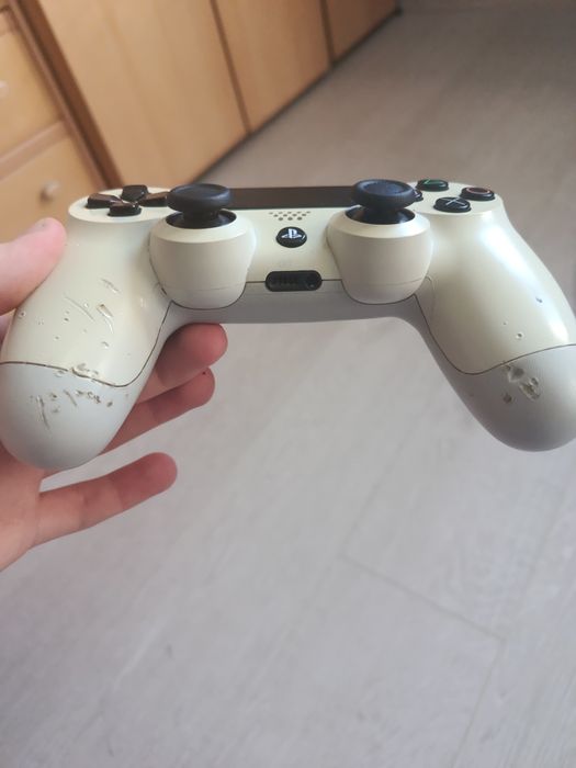 Konsola PS4 1TB + Pad  Dobry stan techniczny  Komplet