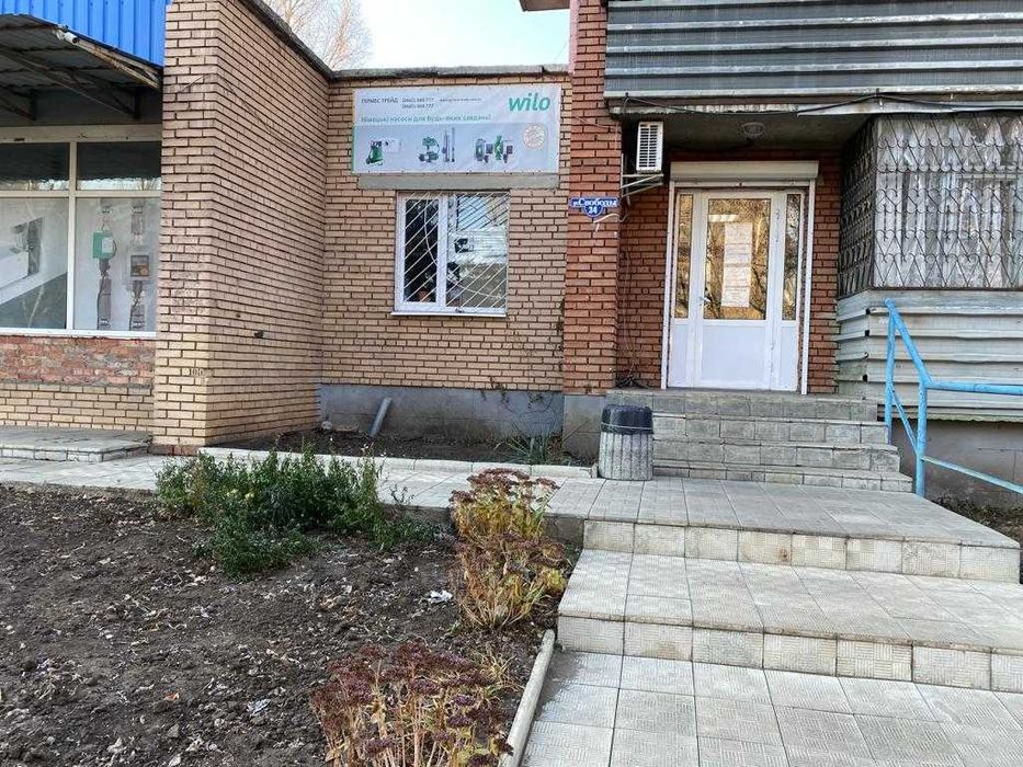 Продаю  будівлю магазину з офісними приміщеннями