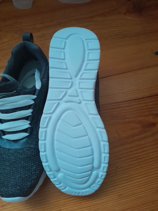 Кросівки - 38 розмір