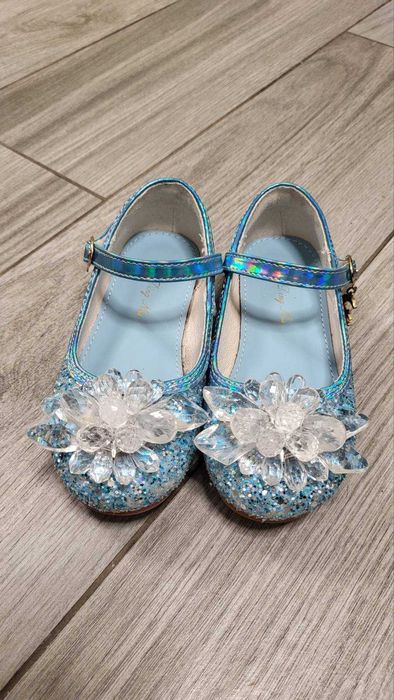 Святкові туфлі для дівчинки