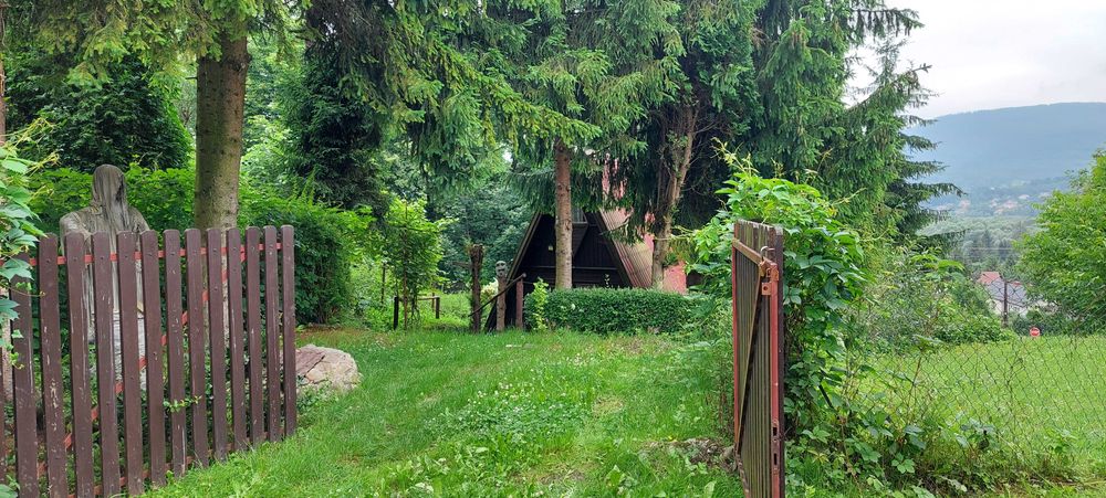 Działka z domkiem nad jeziorem żywieckim