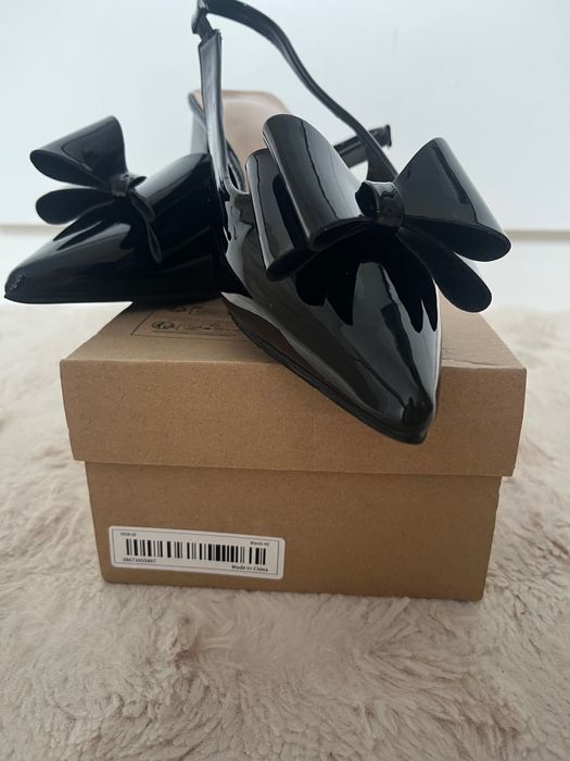 Piękne czarne czółenka, rozmiar 40