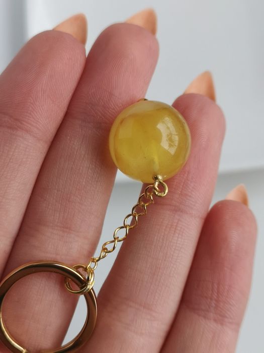 Brelok z bursztynem