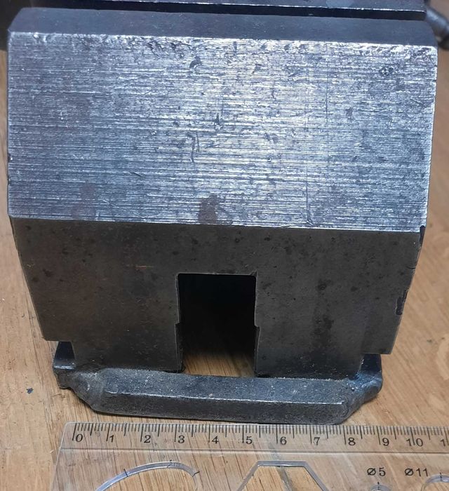 продаж лещата фрезерні (машинні радянськи)