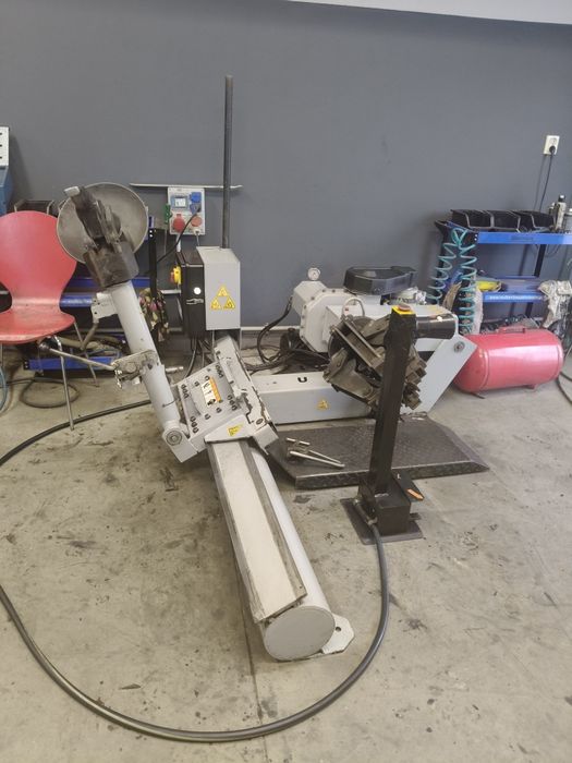 Montażownica do opon ciężarowych Grubber  T5681 do 26". Używana.