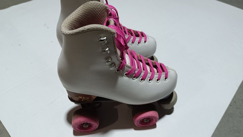 Patins número 35. Competição. Bom estado.