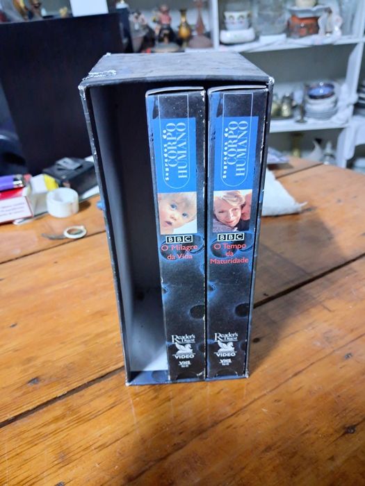 Duas cassetes vhs do corpo humano