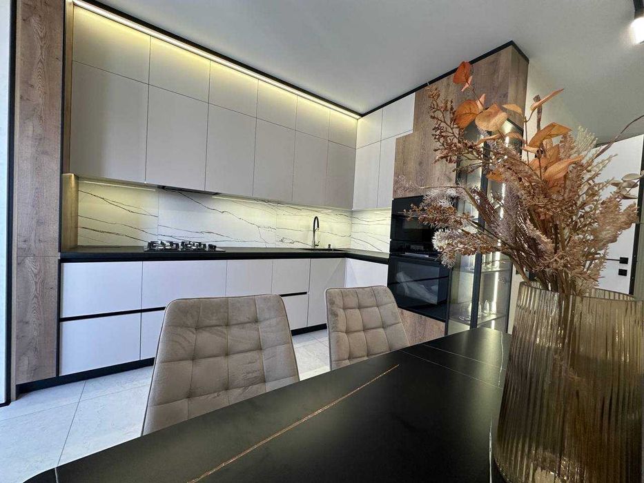 Стильна квартира на Зарічанській, дизайнерський ремонт.