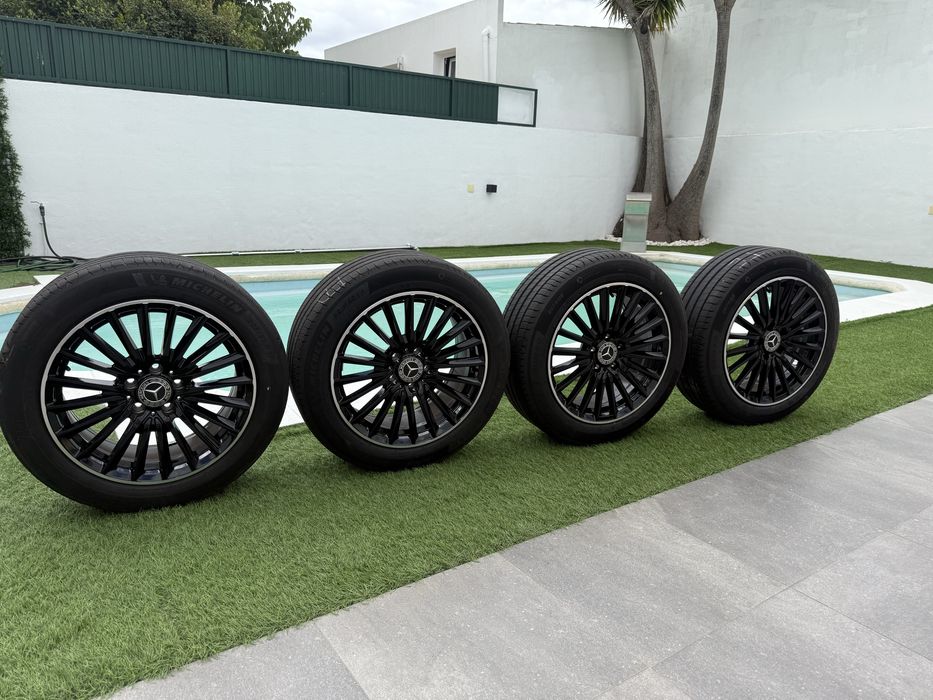 8 jantes e 4 pneus a venda