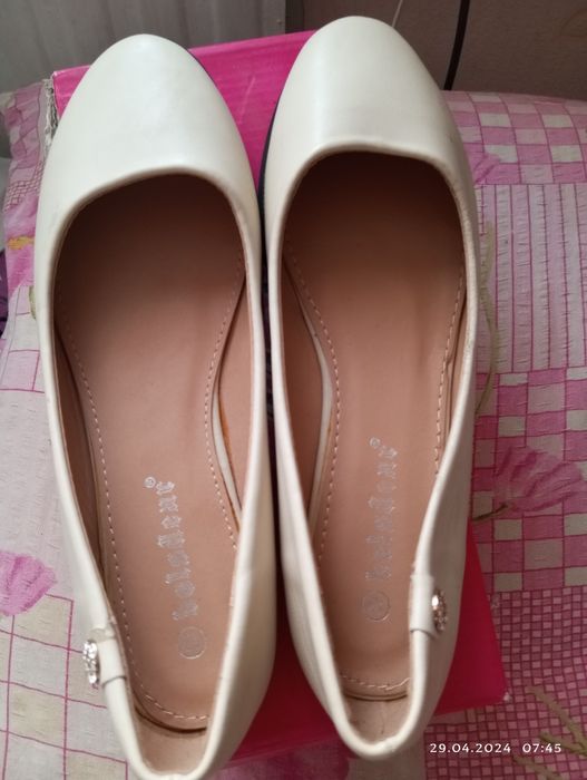 Туфлі бєжевого кольору