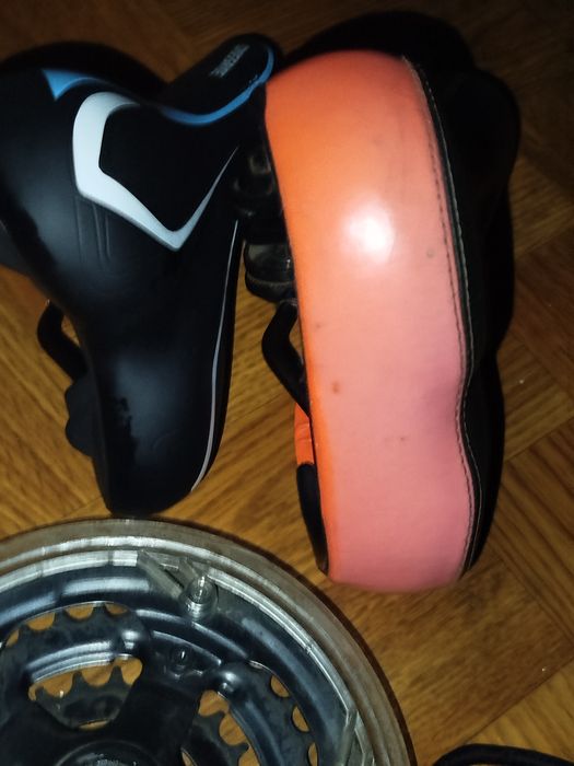 Запчасти сиденье, шатуны. Цена за все.