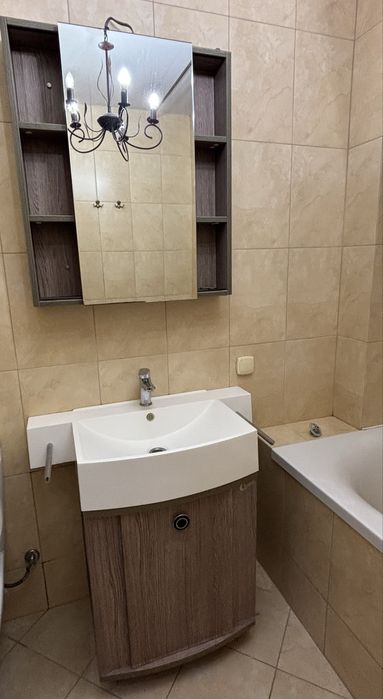 Продам тумбу з раковиною та навісну шафу у ванну кімнату