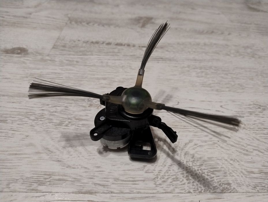 Moduł szczotki bocznej Lewej ,L' ze szczotką Irobot Roomba Combo