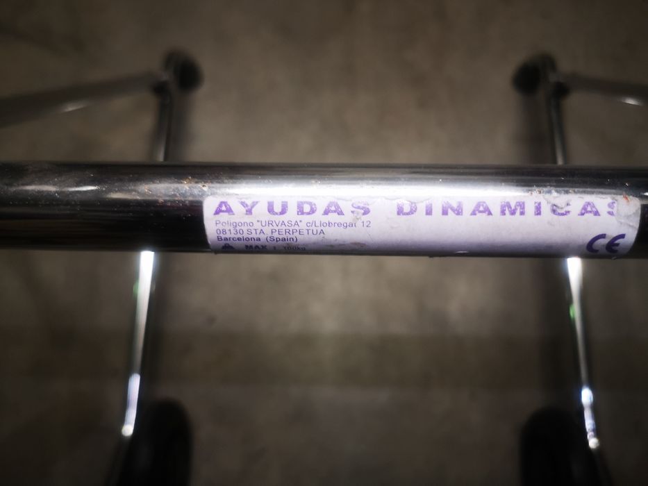 Andarilho articulado e fixo