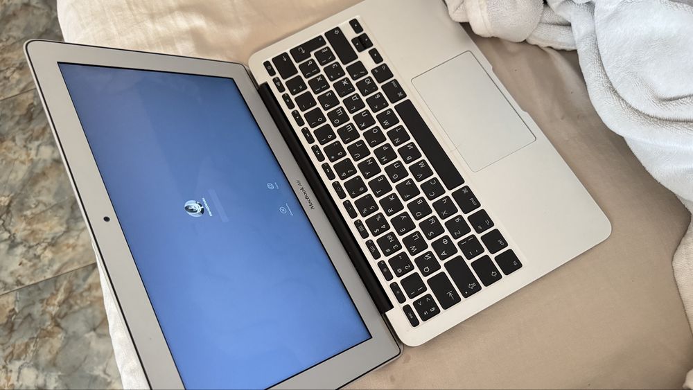 MacBook Air (11-inch, Mid 2011) Рік випуску: 2011 - в идеале