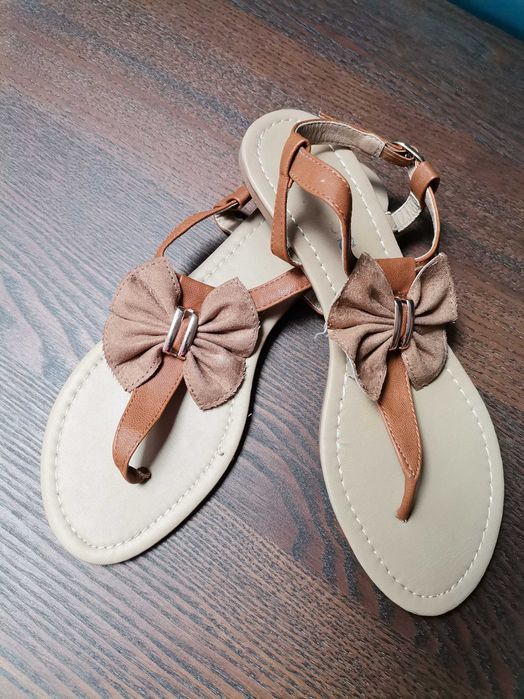 brązowe sandałki, japonki, kokardka