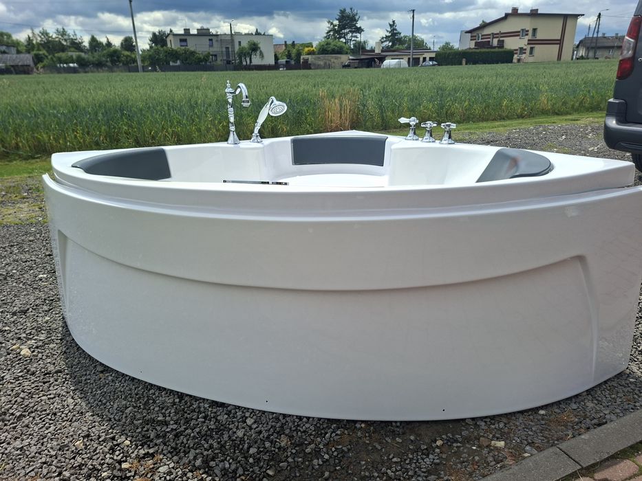 Wanna z hydromasażem + bateria