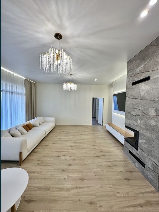 Одноповерховий будинок, новий дизайнерський ремонтом, закрите містечко