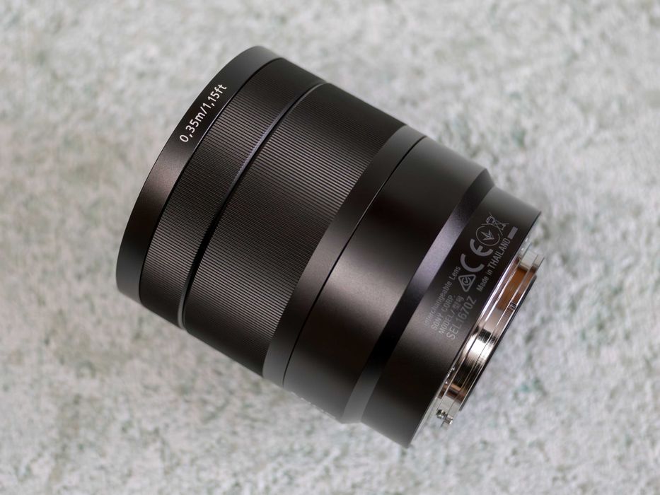 SONY 16-70mm f/4 OSS ZEISS • E-mount • Zeiss T* • Zoom Lens  4.4х
