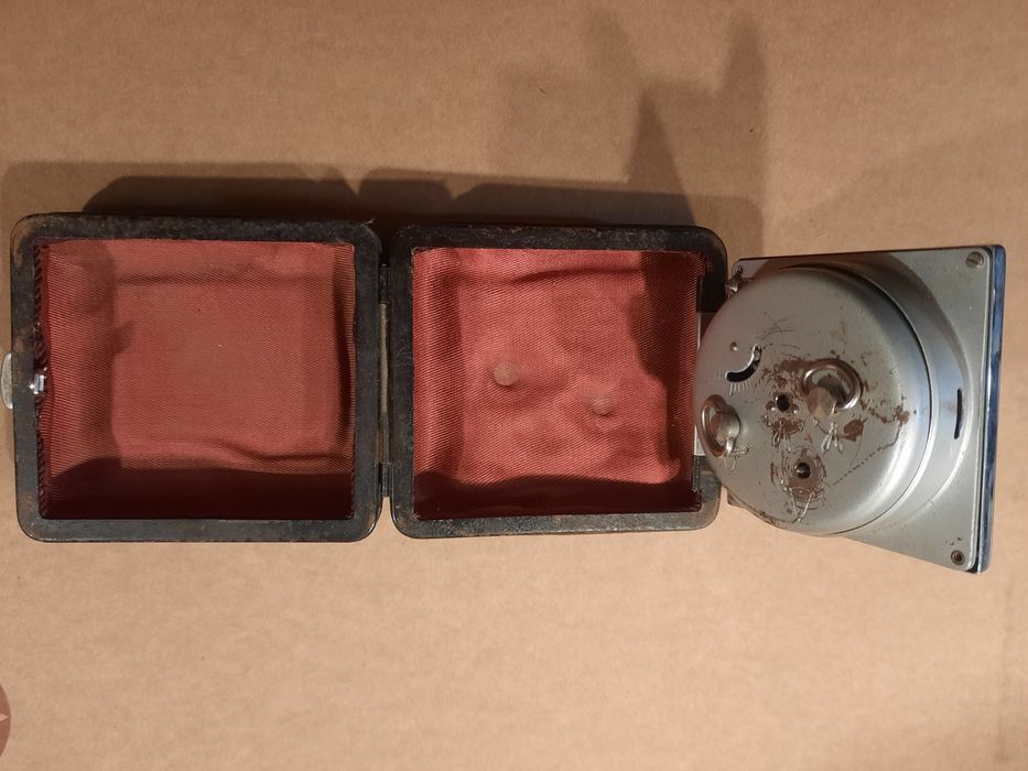 Годинник 2шт вживані.