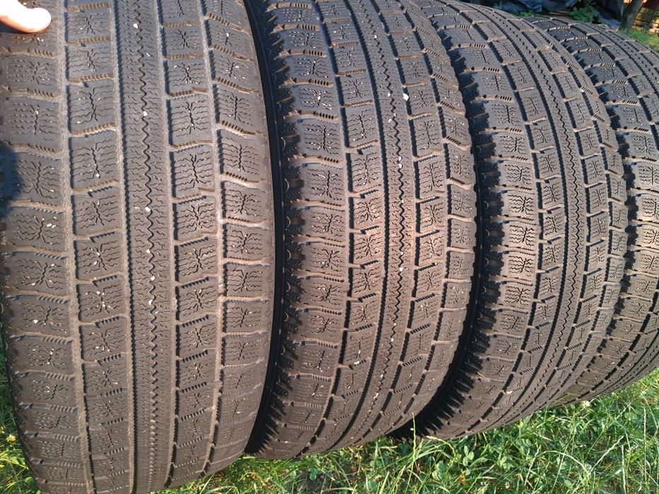 Зимова гума. 225/65/R17. Японія