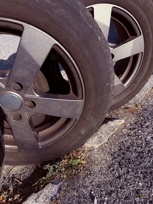 3 pneus com jantes em bom estado 205/60R16