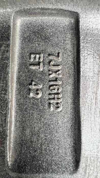 Komplet opon Nokian 225/55 na felgach aluminiowych 16”