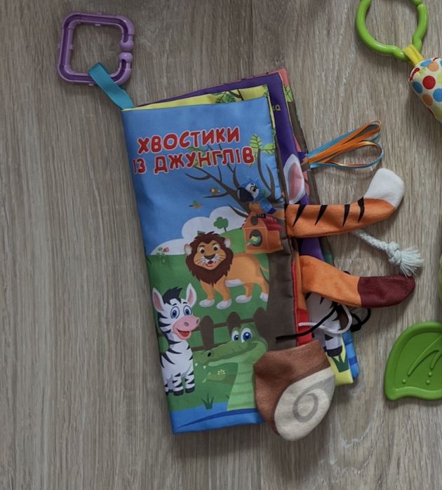 Книжка-шаруділка Джунглі українською мовою