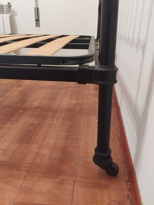 Cama em ferro com colchão