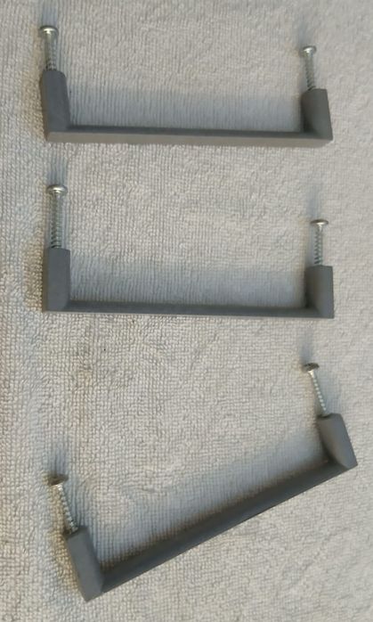 3 Puxadores em Plastico   para Moveis