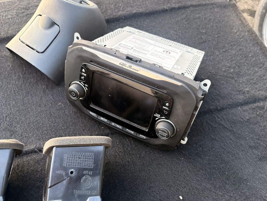 Radio uconect Alfa Romeo Giulietta lift wyświetlacz